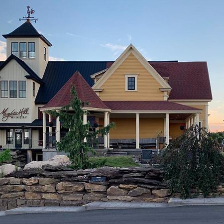 Magnetic Hill Winery Hotell Moncton Exteriör bild