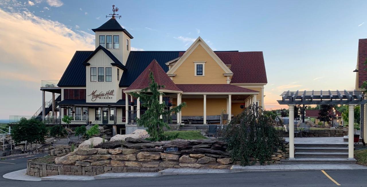 Magnetic Hill Winery Hotell Moncton Exteriör bild